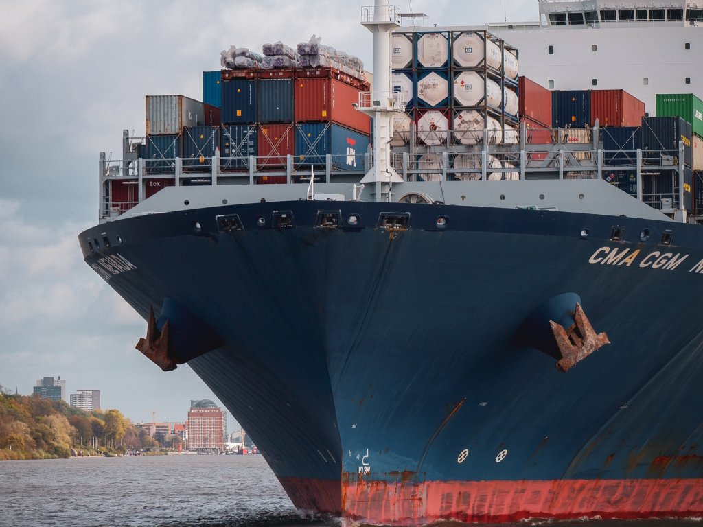 The Advantages of Pursuing a Career in the Shipping Industry