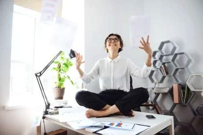 Boost Employee Satisfaction & Work-Life Balance with Desk Booking Software