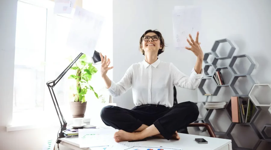 Boost Employee Satisfaction & Work-Life Balance with Desk Booking Software